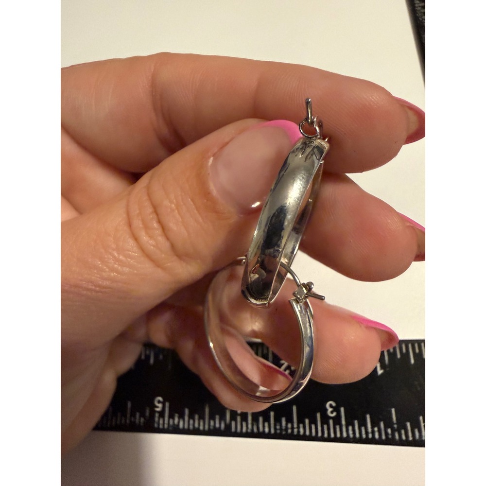 Silver Tone Medium Hoop Earrings Polished Round Latch Back 1 Inch Diameter - Picture 3 of 3